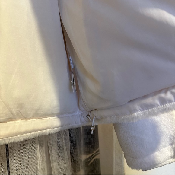 The Cloud Puffer - White - Picture 4 of 4